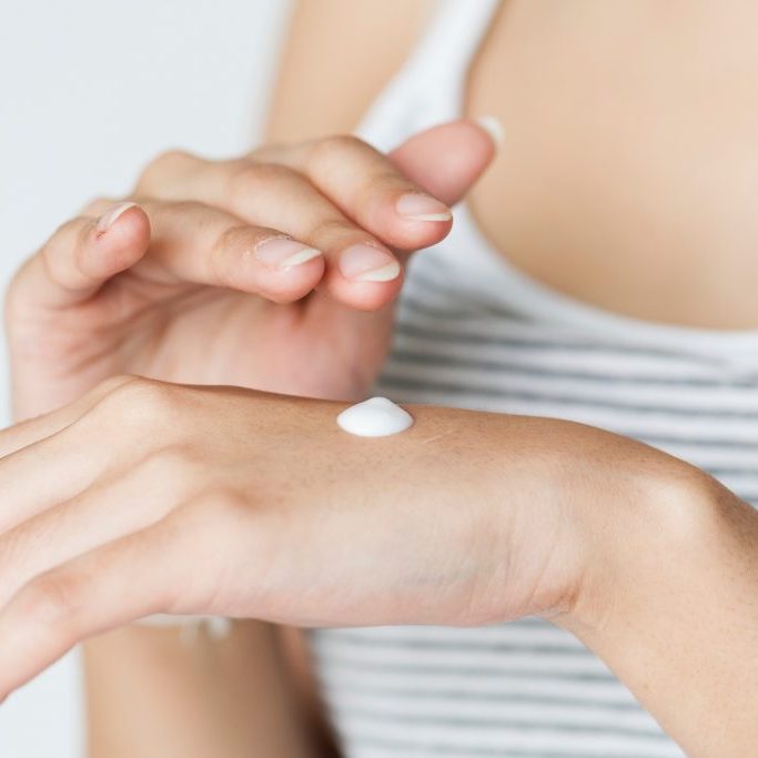 apply-blur-care-1368692-1024×683-1