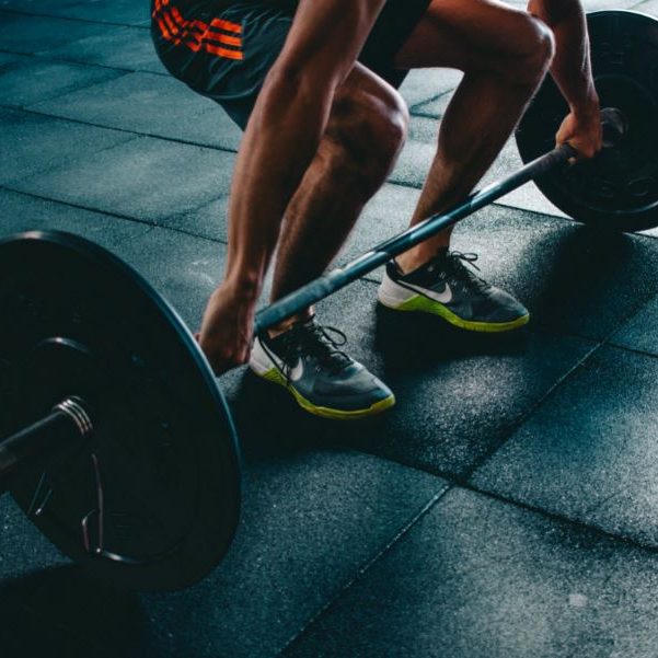homem-levantando-peso-1
