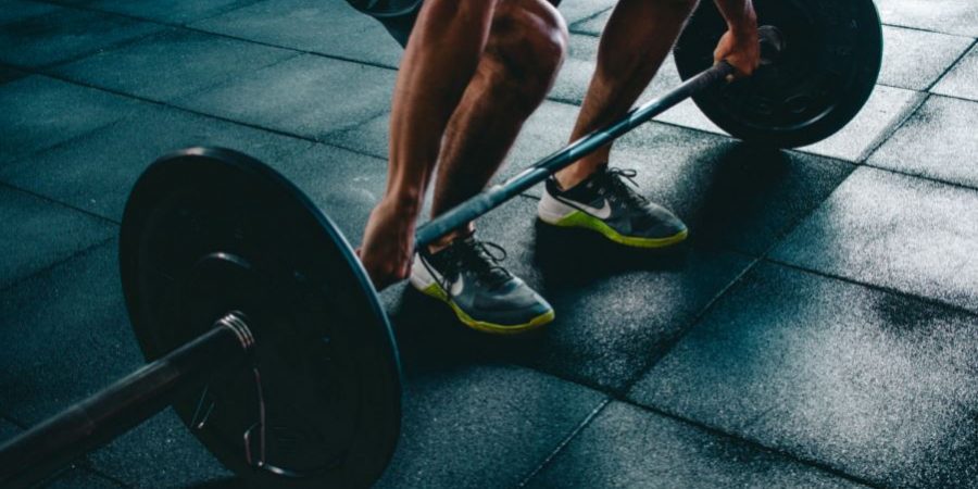 homem-levantando-peso-1
