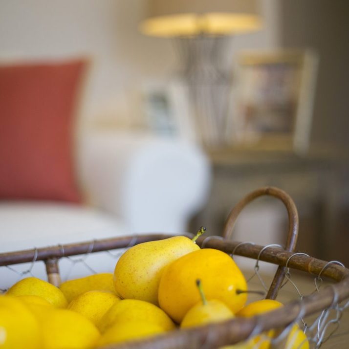 apple-basket-blur-273862-1024×714-1