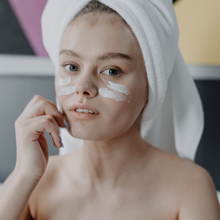 pexels-cottonbro-4153630 Ellementti Dermocosméticos lança protocolo para área dos olhos - capa