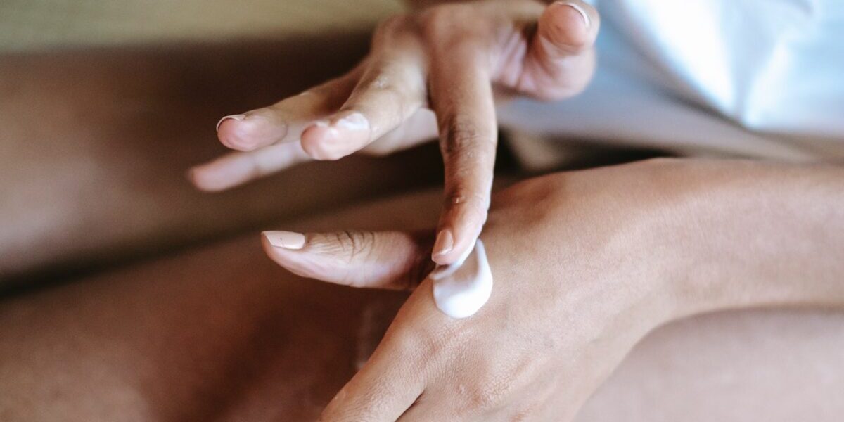 pexels-sora-shimazaki-5938576 (1) Hidrate-se com creme tripla ação