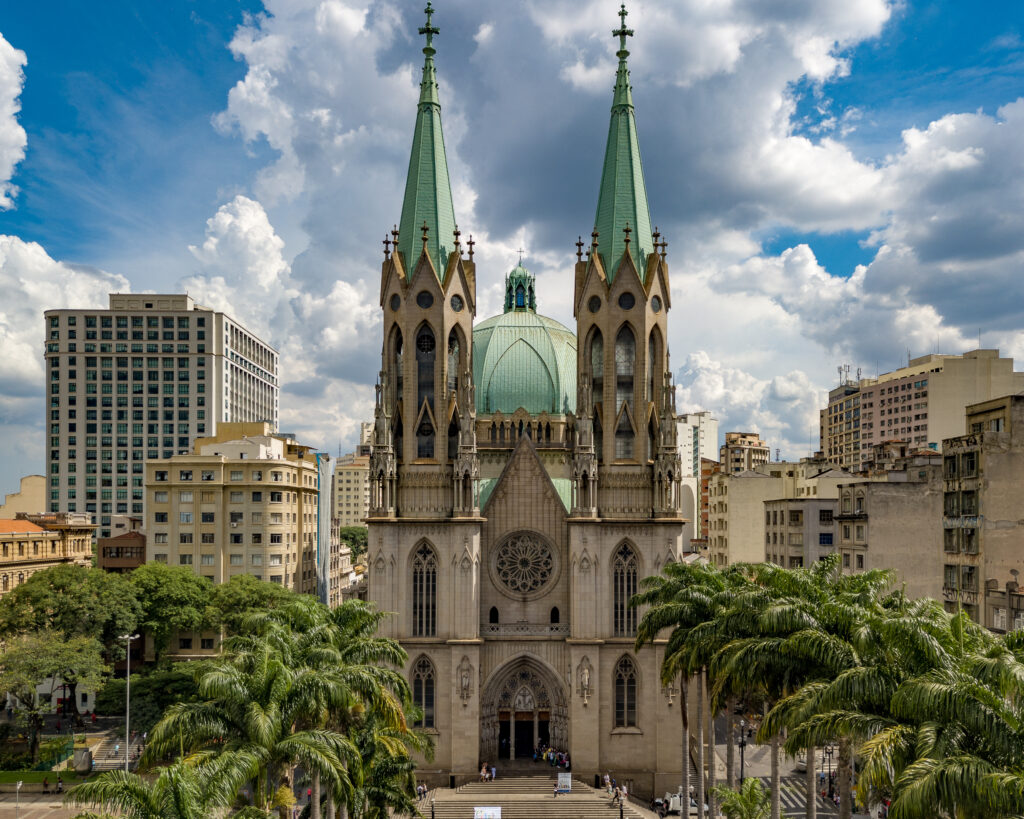 Catedral Metropolitana de São Paulo, localizada na Praça da Sé, s/n, em São Paulo.