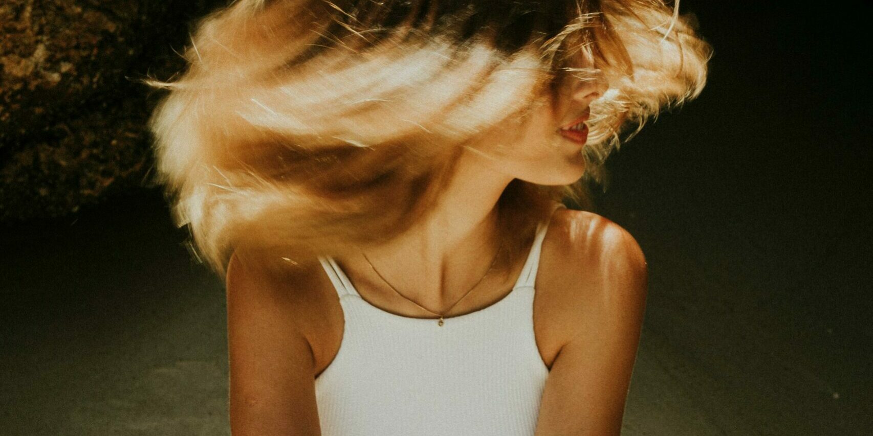 pexels-edwardeyer-6717970 Precisa mesmo usar protetor solar no cabelo?