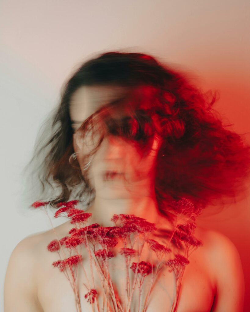 Canetas emagrecedoras na menopausa: especialistas explicam efeitos na Vogue