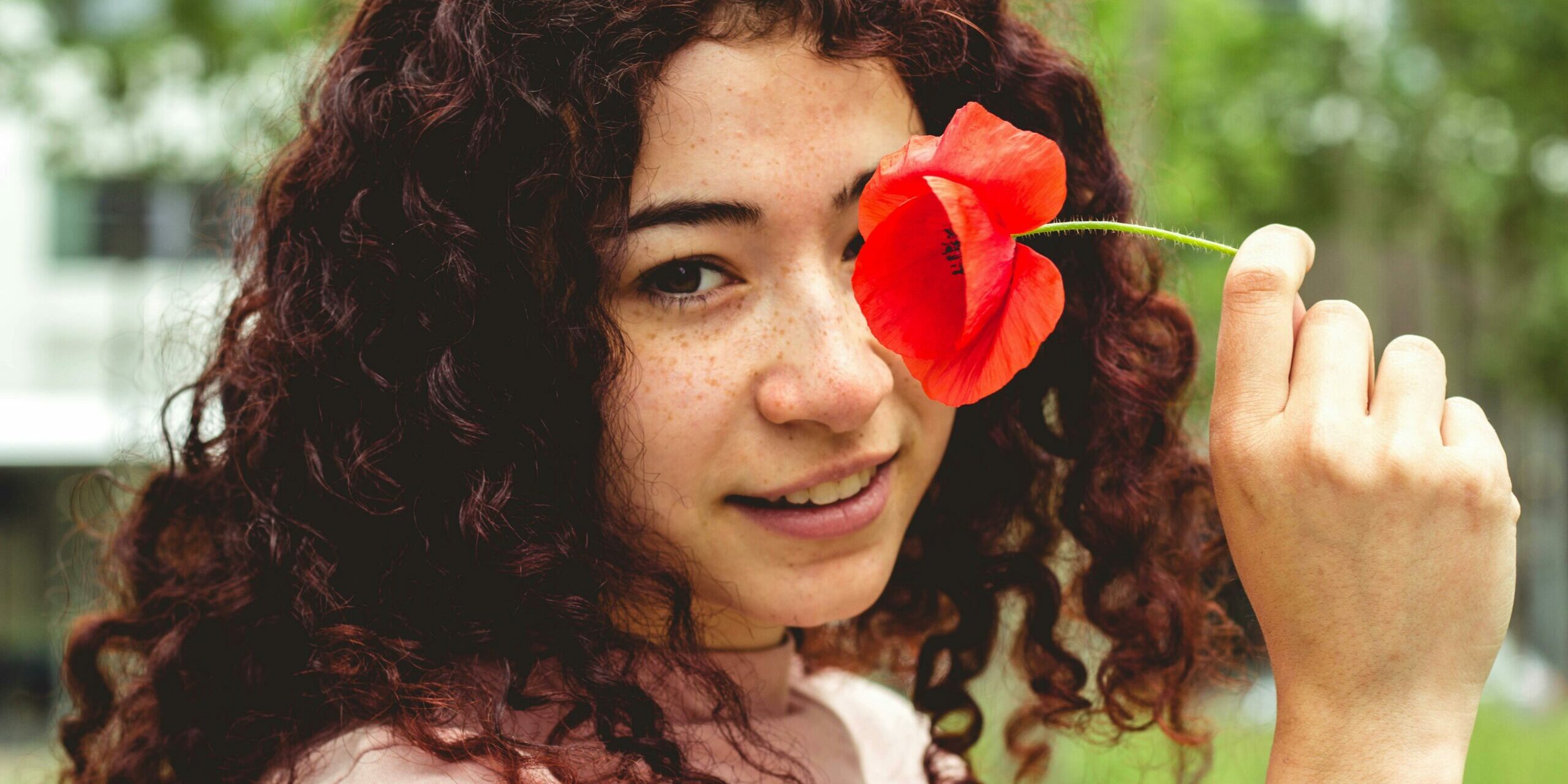 pexels-steshkacroes-1658933 Qual é o finalizador ideal para cada curvatura de cabelo?